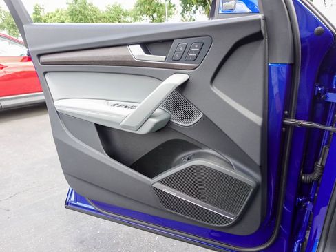 Used 2023 Audi Q5 e Premium Plus w/ Premium Plus Package image 17