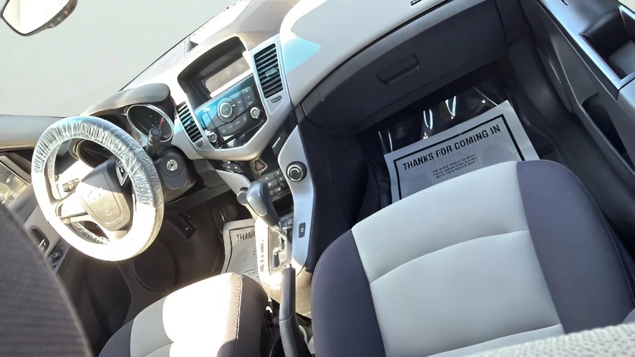 Used 2013 Chevrolet Cruze LS FWD image 10