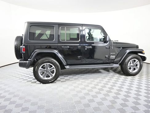 Used 2022 Jeep Wrangler Unlimited Sahara w/ Dual Top Group AWD/4WD image 7