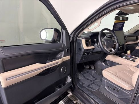 Used 2024 Ford Expedition Max Limited AWD/4WD image 12