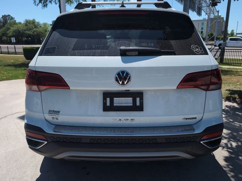 Used 2022 Volkswagen Taos SE image 9