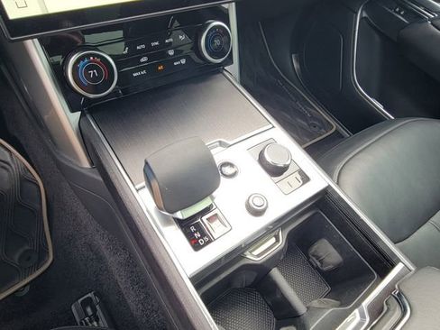Used 2023 Land Rover Range Rover SE image 31