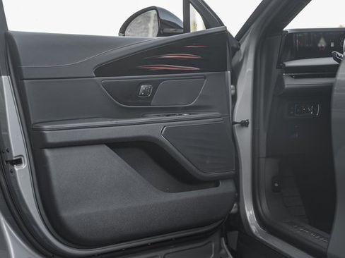 Used 2024 Lincoln Nautilus Reserve w/ Jet Appearance Package (87T) image 40