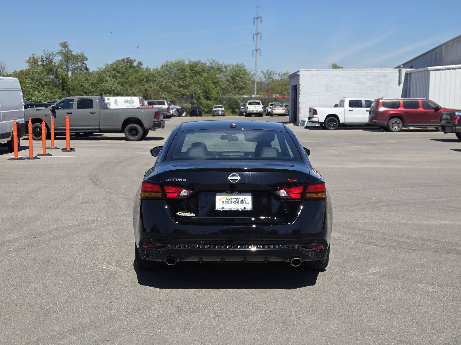 Used 2025 Nissan Altima 2.5 SR FWD image 4