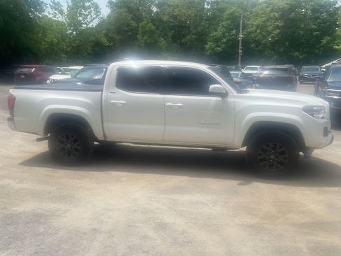 Used 2023 Toyota Tacoma SR5 AWD/4WD image 11