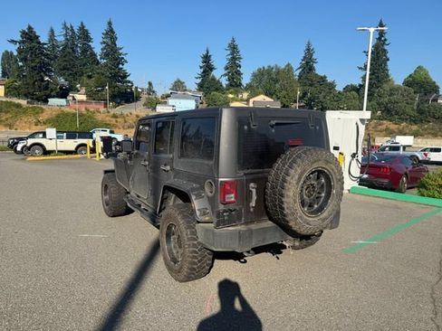 Used 2014 Jeep Wrangler Unlimited Sport w/ Max Tow Package AWD/4WD image 2