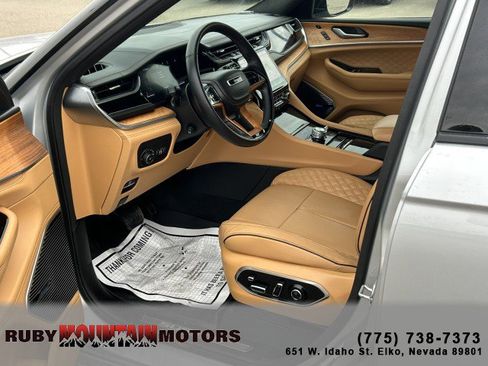 Used 2023 Jeep Grand Cherokee Summit image 10
