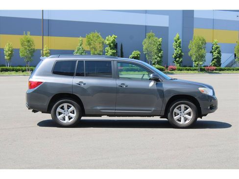 Used 2010 Toyota Highlander SE AWD/4WD image 4