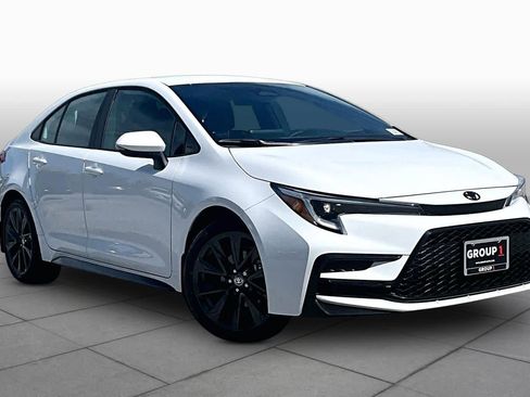 Used 2026 Toyota Corolla SE FWD image 3