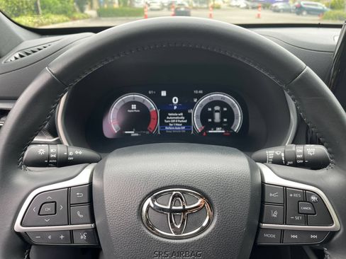 Used 2025 Toyota Highlander XSE AWD/4WD image 24