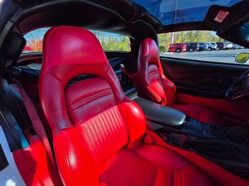 Used 2004 Chevrolet Corvette Coupe w/ Preferred Equipment Group image 37