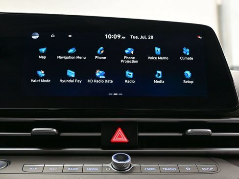 Certified 2023 Hyundai Elantra SEL w/ Convenience Package FWD image 17