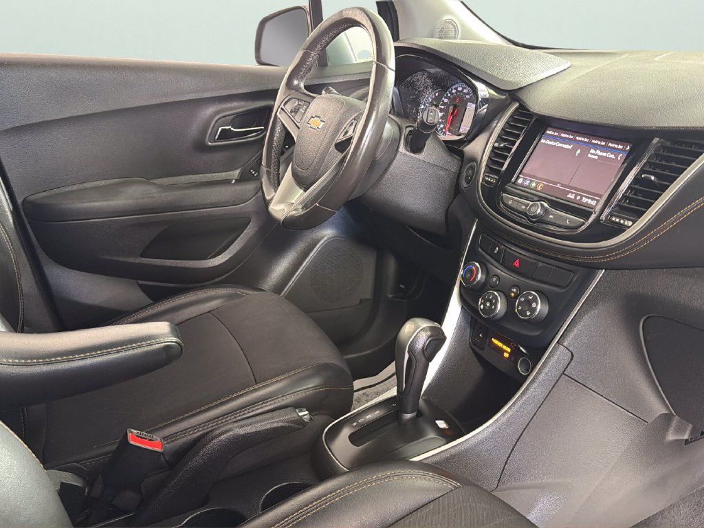 Used 2020 Chevrolet Trax LT w/ LT Convenience Package FWD image 34