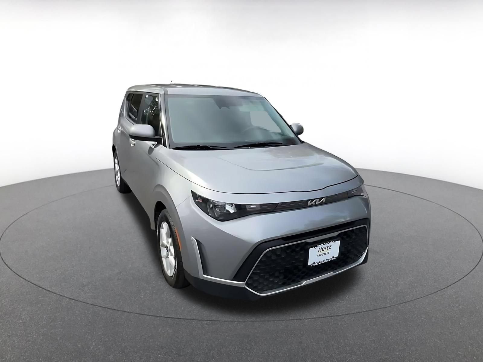 Used 2025 Kia Soul LX w/ LX Technology Package FWD image 3