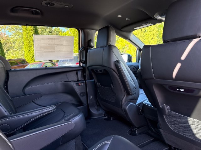 New 2027 Chrysler Pacifica Select AWD/4WD image 24