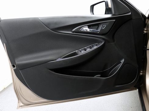 Used 2018 Chevrolet Malibu LT image 23