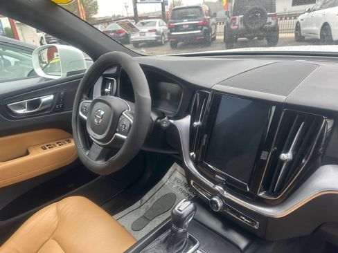 Used 2020 Volvo XC60 T6 Momentum AWD/4WD image 25