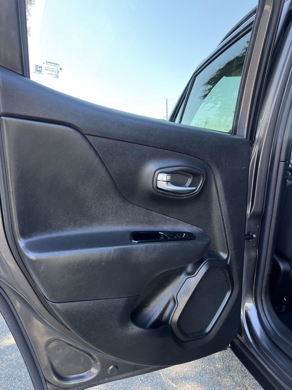 Used 2021 Jeep Renegade Trailhawk AWD/4WD image 37