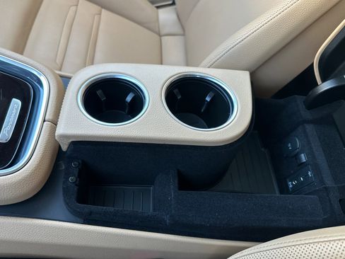Used 2019 Porsche Panamera RWD image 32