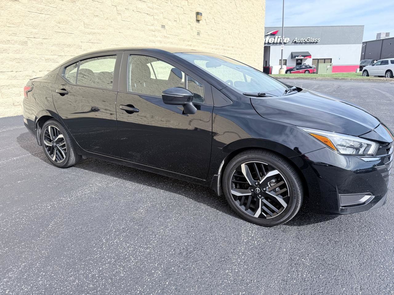 Used 2023 Nissan Versa SR w/ Trunk Package FWD image 7