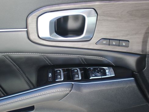 Certified 2024 Kia Sorento SX Prestige image 19