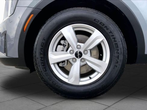 Used 2025 Kia Sorento LX FWD image 11