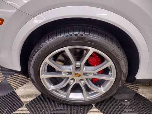 Used 2019 Porsche Cayenne S image 5