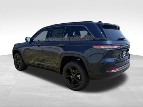 New 2026 Jeep Grand Cherokee Limited w/ Limited Altitude Package AWD/4WD image 2