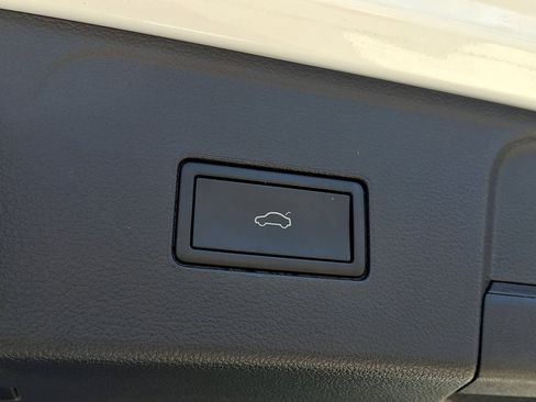 Used 2025 Volkswagen Atlas SEL Premium R-Line image 29