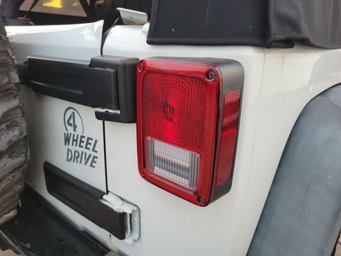 Used 2017 Jeep Wrangler Unlimited Sport image 10