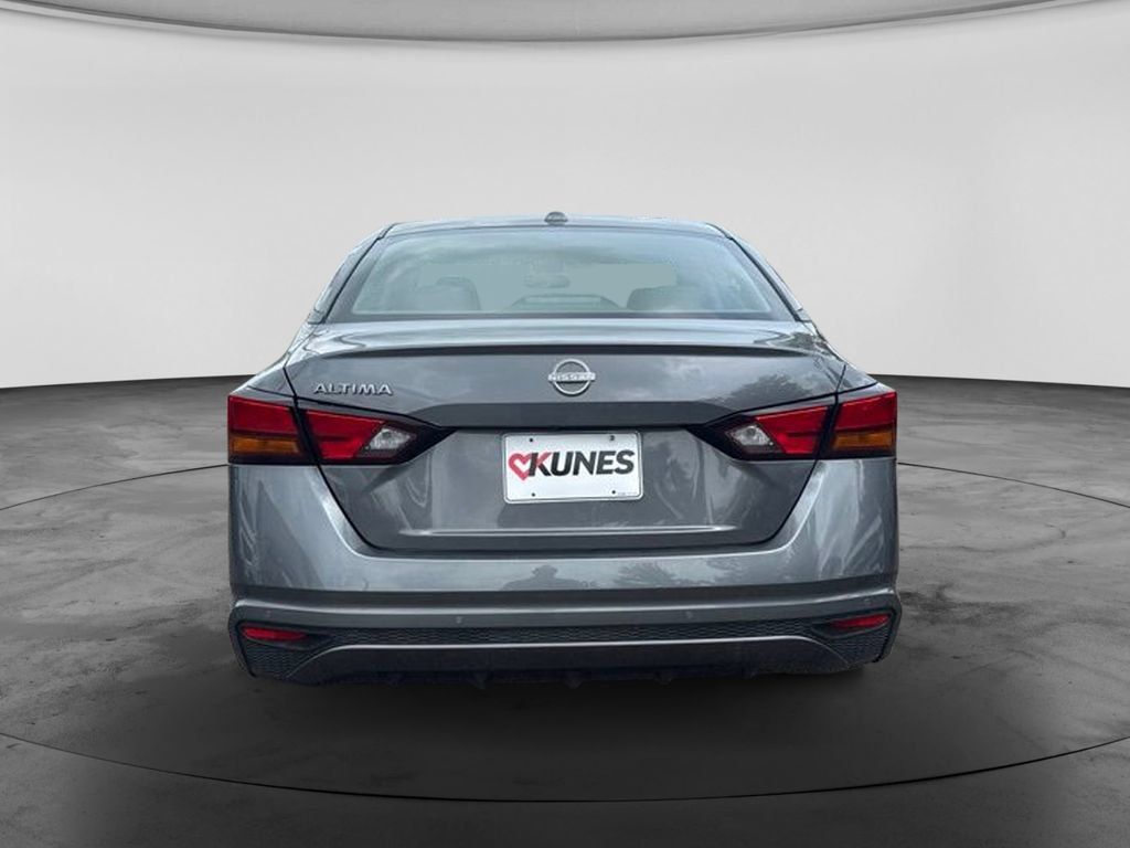 Used 2025 Nissan Altima 2.5 SV FWD image 9