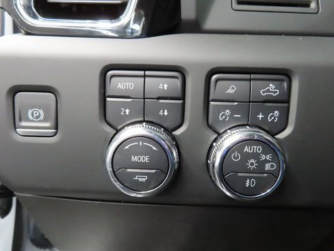 Used 2024 GMC Sierra 3500 Denali image 46