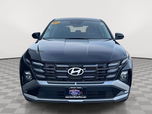 Used 2025 Hyundai Tucson SE image 2