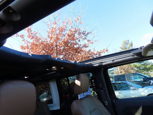 Used 2023 Jeep Wrangler Unlimited Sahara w/ Cold Weather Group image 37