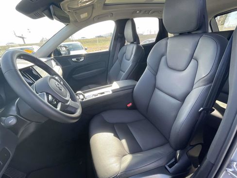 Certified 2025 Volvo XC60 B5 Plus image 19