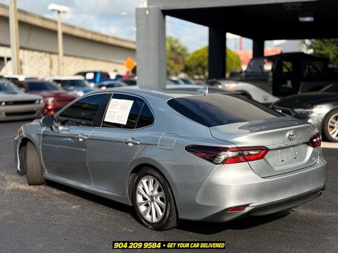Used 2022 Toyota Camry LE FWD image 3