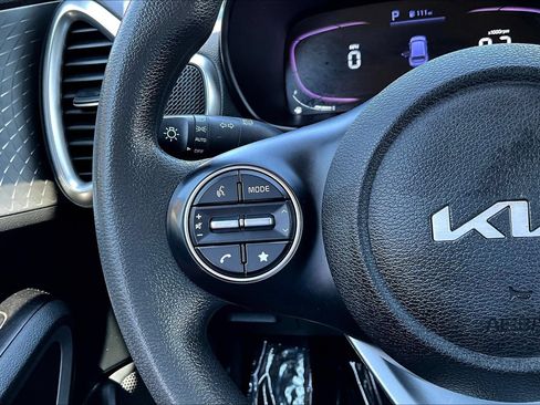 Used 2023 Kia Soul LX w/ LX Technology Package FWD image 10