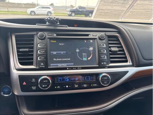 Used 2018 Toyota Highlander Limited AWD/4WD image 15