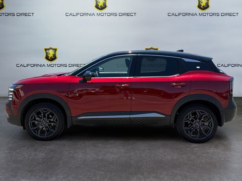 Used 2025 Nissan Kicks SR FWD image 2