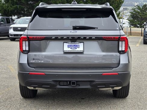 New 2026 Ford Explorer Active RWD image 15