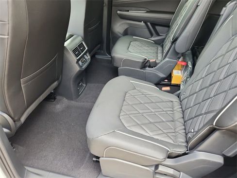 New 2026 Volkswagen Atlas SEL Premium R-Line image 8