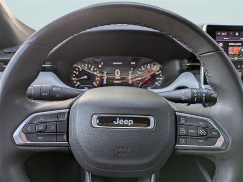 Used 2023 Jeep Compass Limited image 29