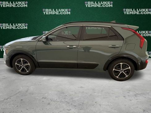 Used 2023 Kia Niro SX image 6
