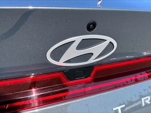 Used 2025 Hyundai Elantra Hybrid FWD image 9