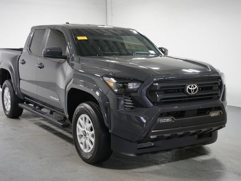 Certified 2025 Toyota Tacoma SR5 image 3