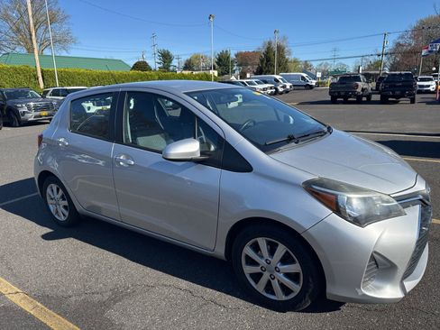 Used 2016 Toyota Yaris LE image 3