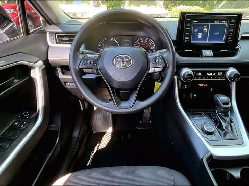 Used 2019 Toyota RAV4 LE AWD/4WD image 6
