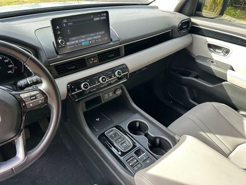 Used 2024 Honda Pilot Touring image 19