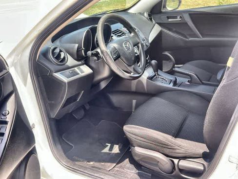 Used 2013 MAZDA MAZDA3 i SV FWD image 3
