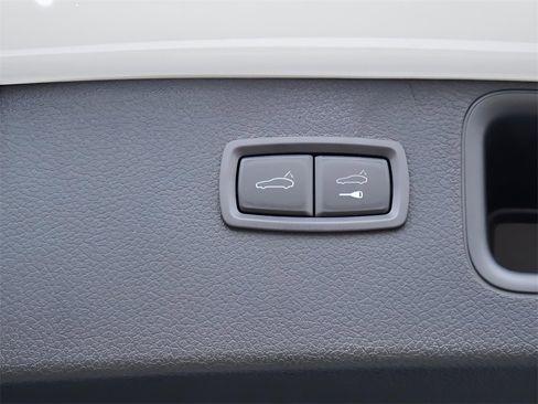 New 2026 Porsche Macan image 19